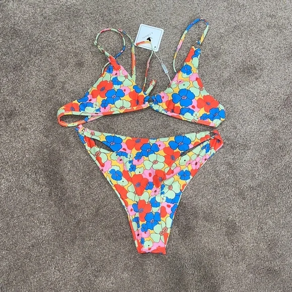 Medium floral bikini set unworn - Picture 2 of 7